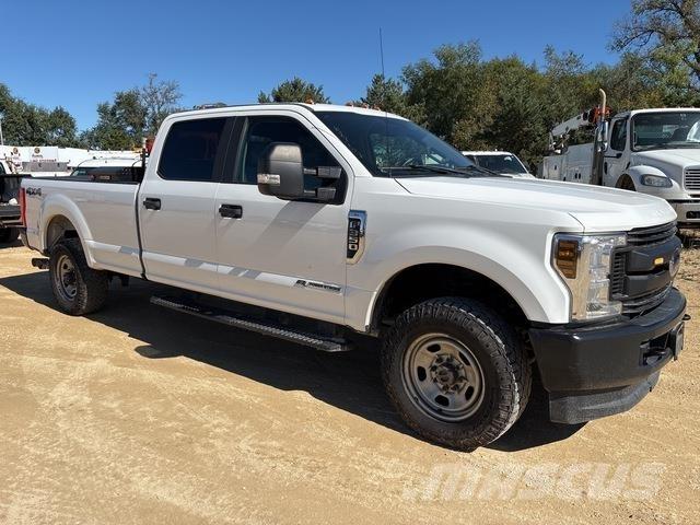 Ford F-350 Пикапи