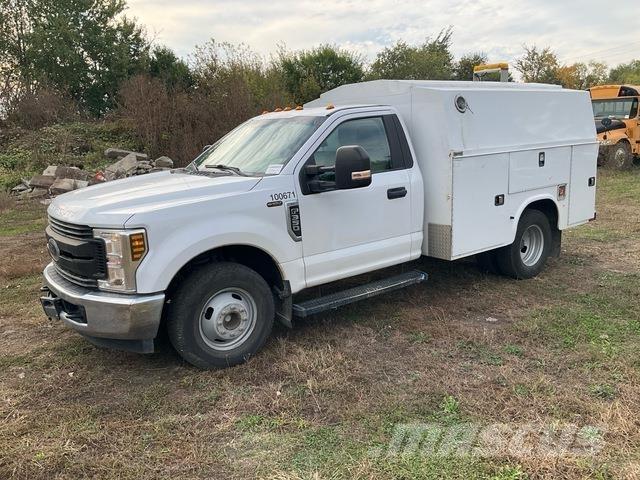 Ford F-350 Пикапи