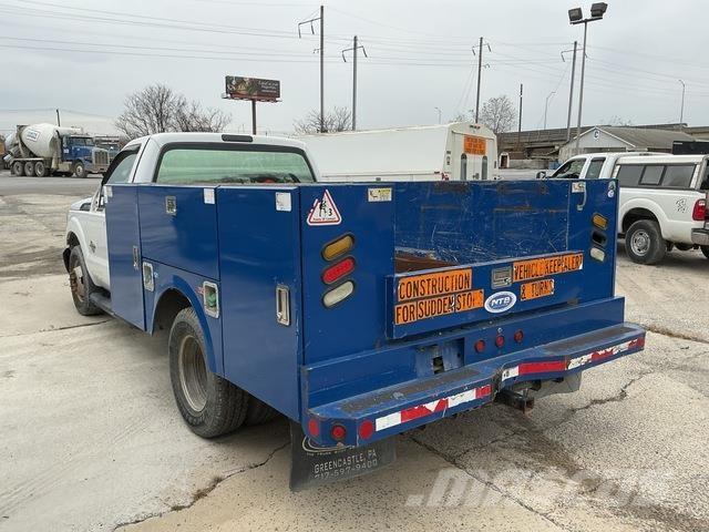 Ford F-350 Пикапи