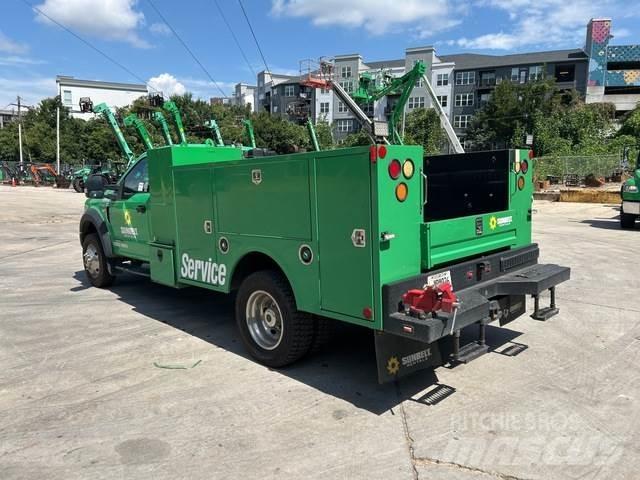 Ford F-450 Общински/универсални превозни средства
