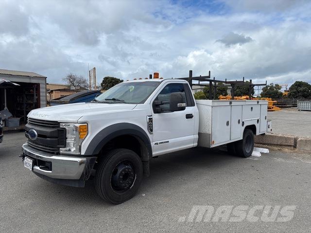 Ford F-450 Пикапи