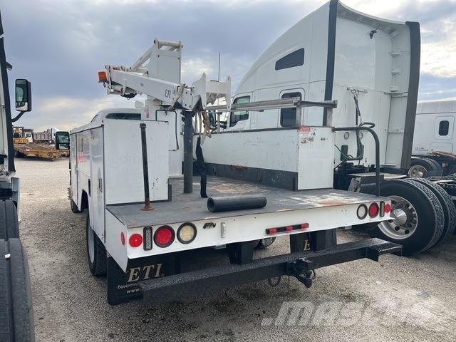 Ford F-450 Моторизирани платформи с талига