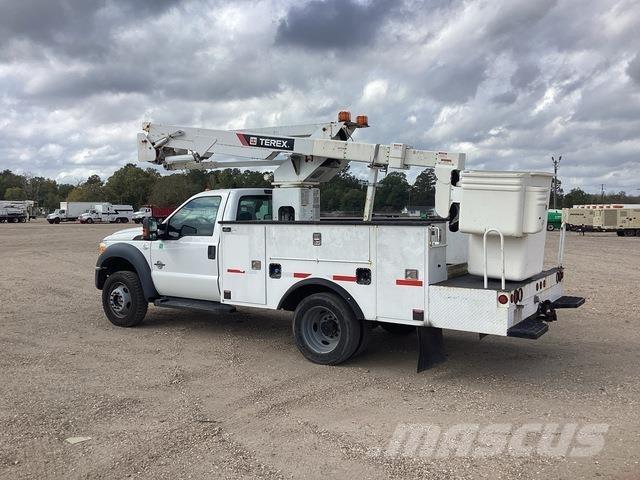 Ford F-550 Моторизирани платформи с талига
