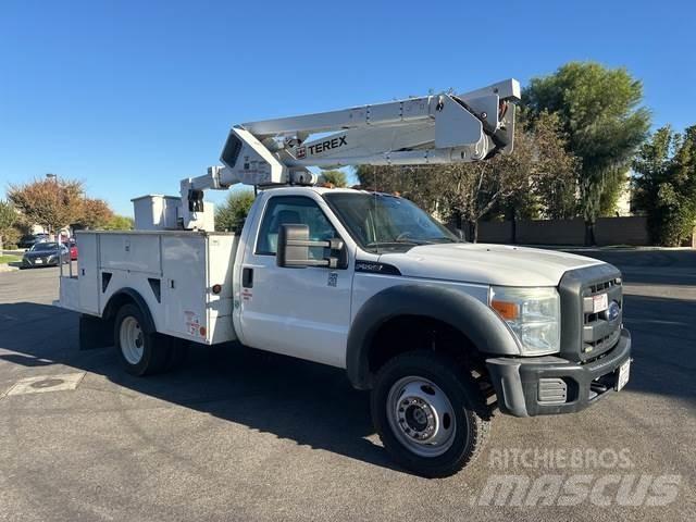 Ford F-550 Моторизирани платформи с талига