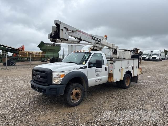 Ford F-550 Моторизирани платформи с талига