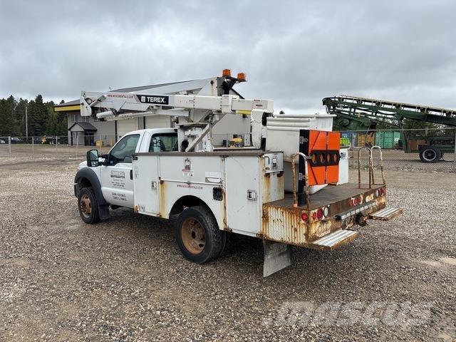Ford F-550 Моторизирани платформи с талига