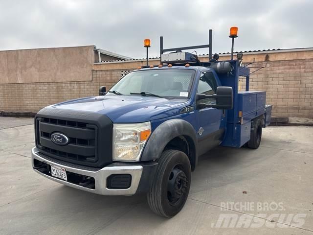 Ford F-550 Пикапи
