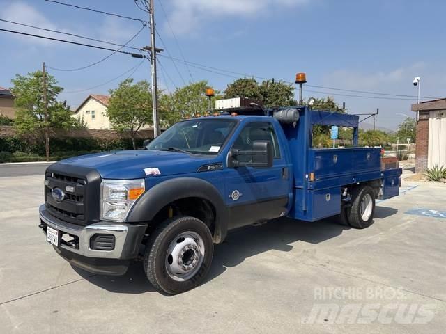Ford F-550 Пикапи