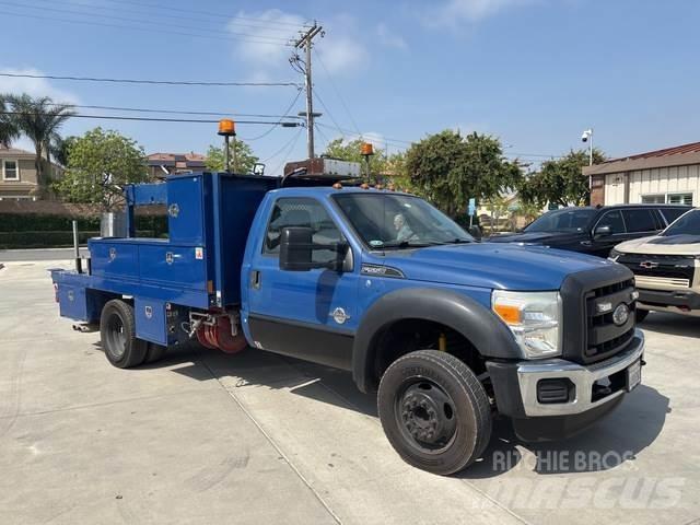Ford F-550 Пикапи