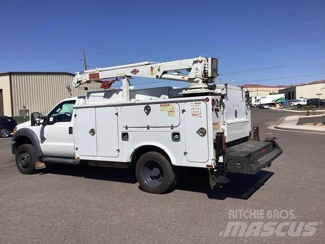 Ford F-550 Общински/универсални превозни средства
