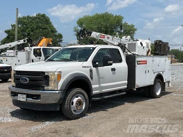 Ford F-550 Общински/универсални превозни средства
