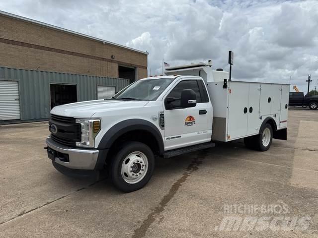Ford F-550 Общински/универсални превозни средства
