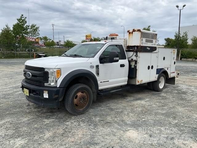 Ford F-550 Общински/универсални превозни средства
