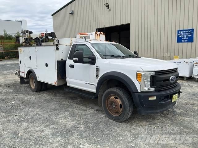 Ford F-550 Общински/универсални превозни средства
