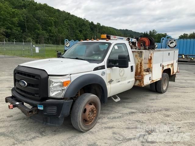 Ford F-550 Общински/универсални превозни средства
