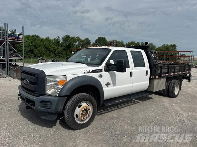 Ford F-550 Общински/универсални превозни средства
