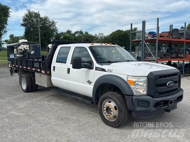 Ford F-550 Общински/универсални превозни средства
