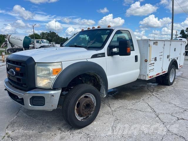 Ford F-550 Общински/универсални превозни средства
