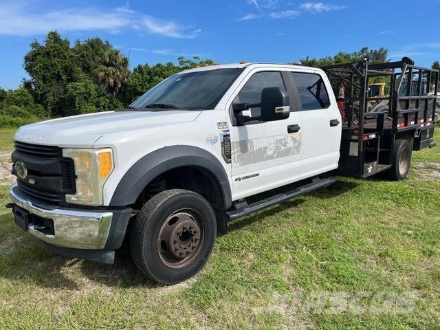 Ford F-550 Пикапи