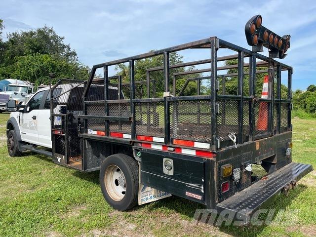 Ford F-550 Пикапи
