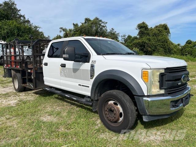 Ford F-550 Пикапи
