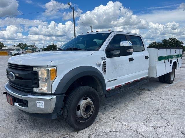 Ford F-550 Пикапи
