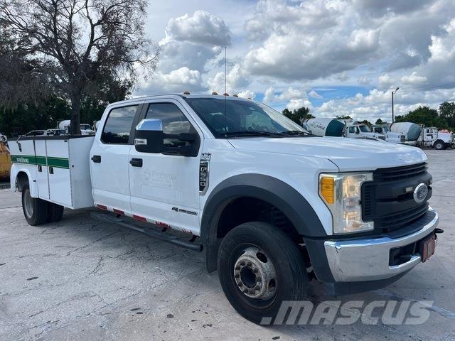 Ford F-550 Пикапи