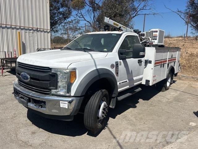 Ford F-550 Общински/универсални превозни средства
