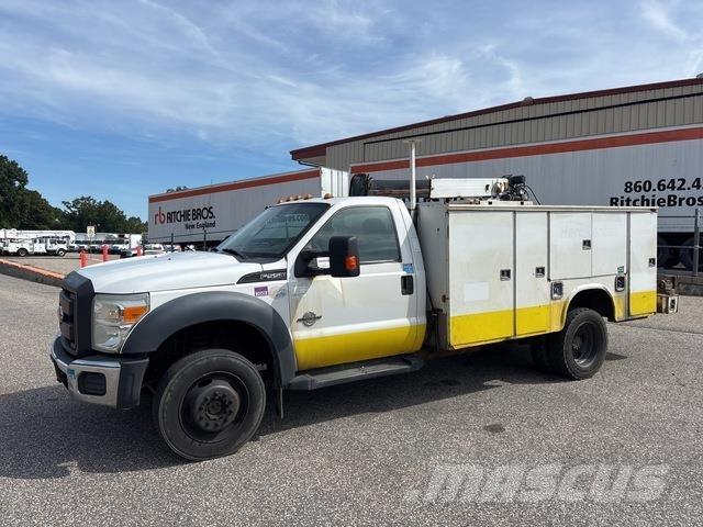 Ford F-550 Общински/универсални превозни средства
