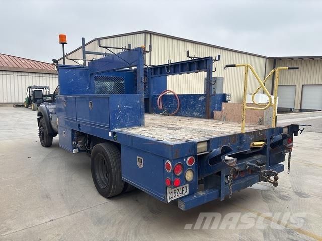 Ford F-550 Пикапи