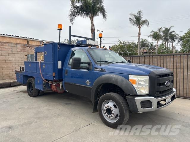 Ford F-550 Пикапи