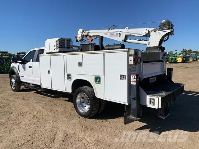 Ford F-550 Общински/универсални превозни средства
