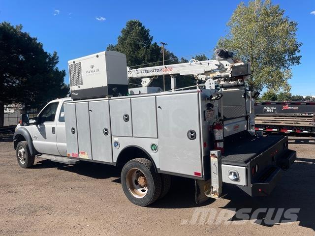 Ford F-550 Общински/универсални превозни средства
