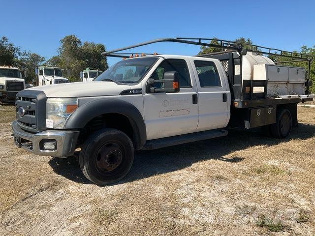 Ford F-550 Пикапи