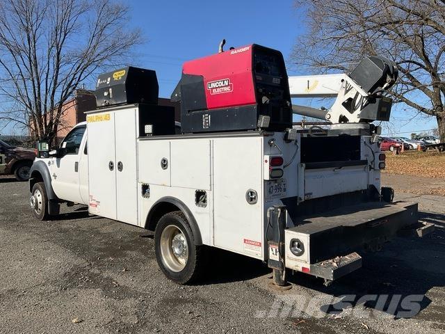 Ford F-550 Общински/универсални превозни средства
