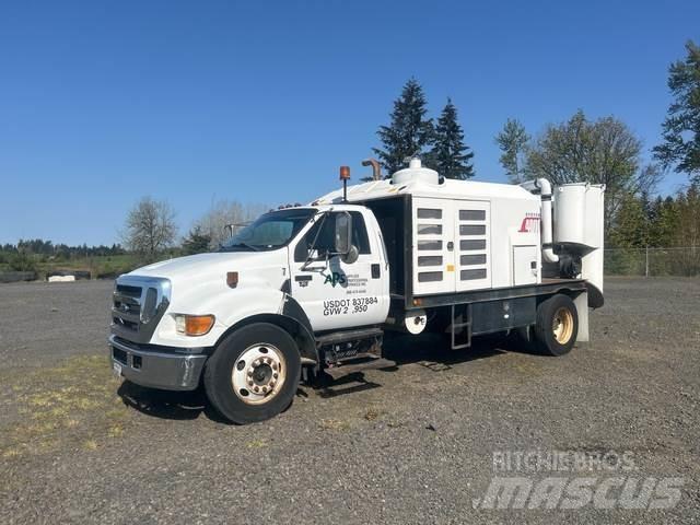 Ford F-650 Верижен екскаватор