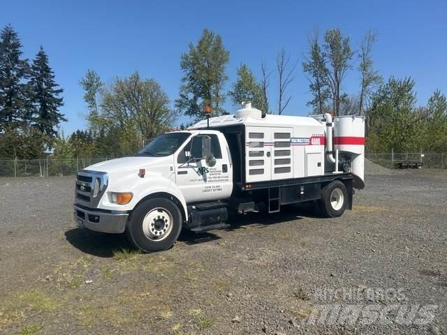 Ford F-650 Верижен екскаватор
