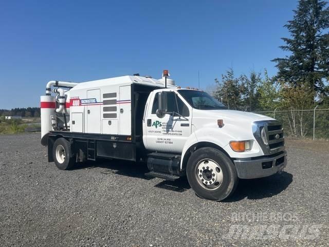 Ford F-650 Верижен екскаватор