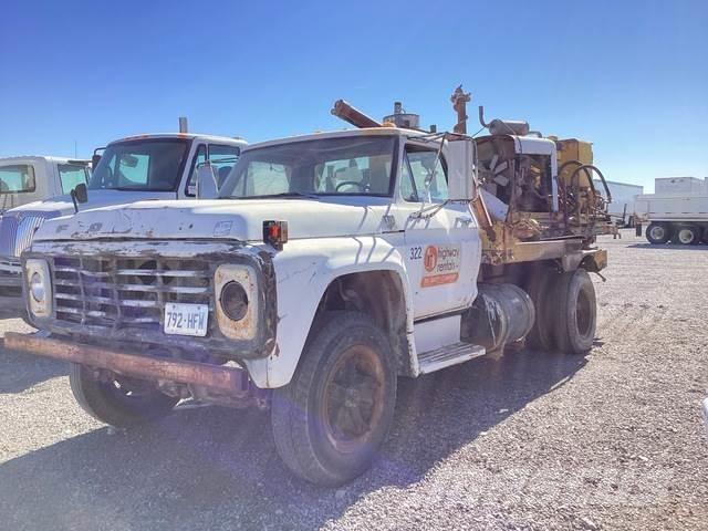 Ford F-700 Камиони с подвижни сондажни кули