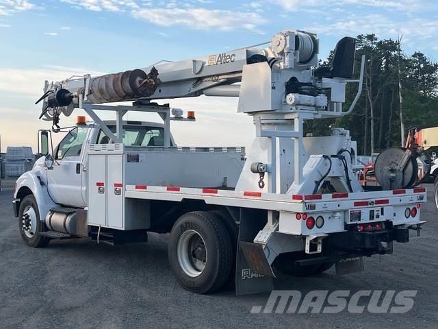 Ford F-750 Камиони с подвижни сондажни кули