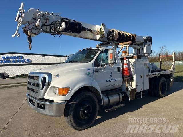 Ford F-750 Камиони с подвижни сондажни кули