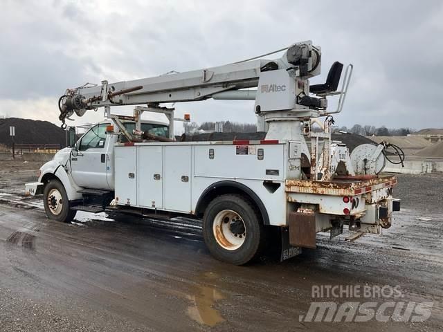 Ford F-750 Камиони с подвижни сондажни кули