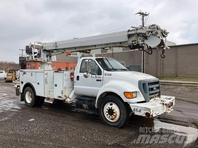 Ford F-750 Камиони с подвижни сондажни кули