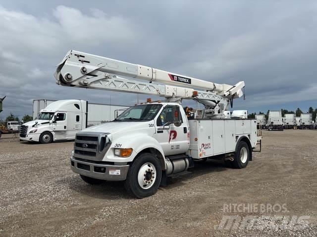 Ford F-750 Моторизирани платформи с талига