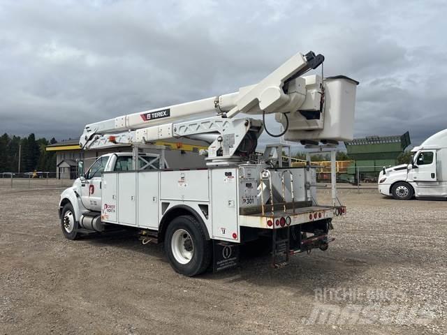 Ford F-750 Моторизирани платформи с талига