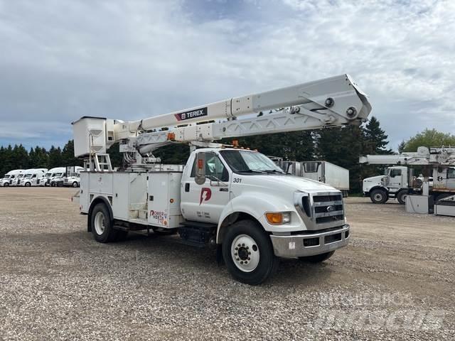 Ford F-750 Моторизирани платформи с талига