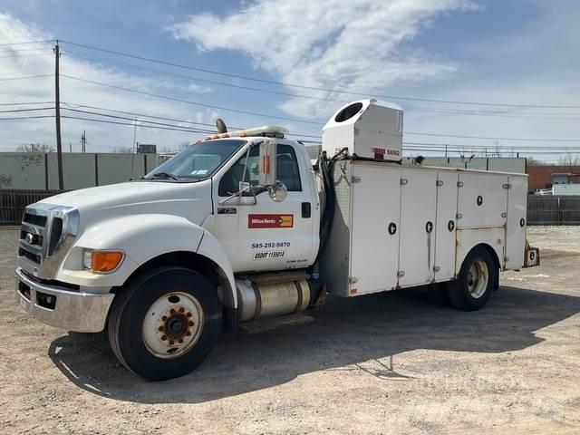 Ford F-750 Общински/универсални превозни средства
