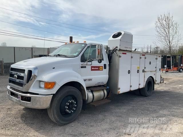Ford F-750 Общински/универсални превозни средства

