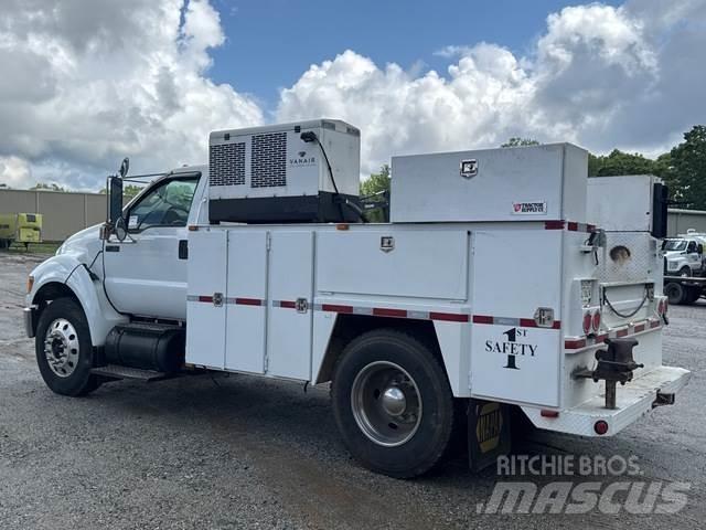 Ford F-750 Общински/универсални превозни средства
