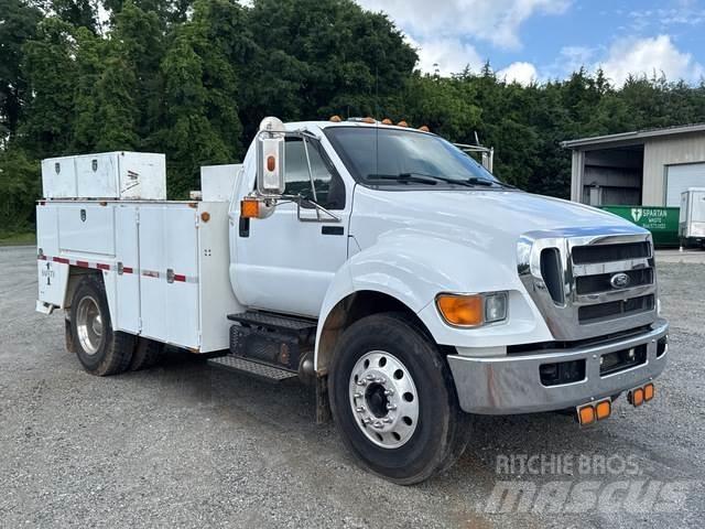 Ford F-750 Общински/универсални превозни средства
